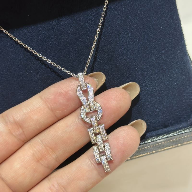 Ca*t1er necklaces